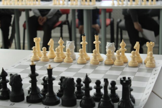 Торопецкие школьники сыграли в Медвежьи шахматы Торопецкие школьники сыграли в Медвежьи шахматы