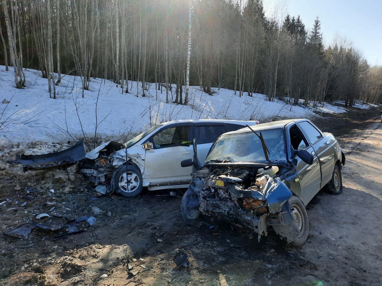 В Тверской области при столкновении двух авто водители получили рваные раны В Тверской области при столкновении двух авто водители получили рваные раны