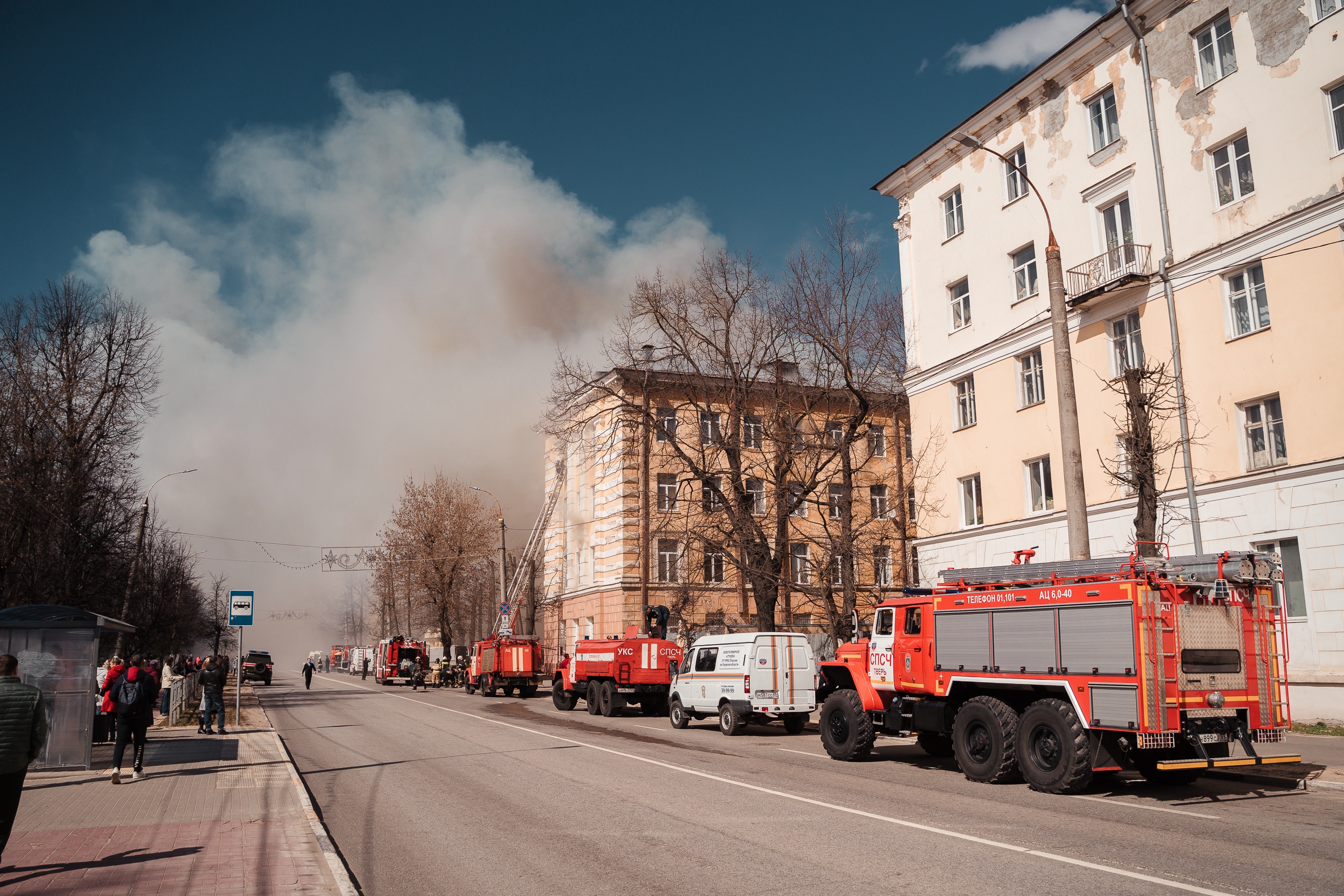 В Твери на набережной Афанасия Никитина горит здание