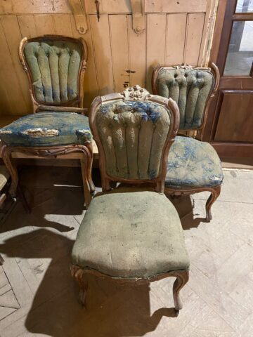 В усадебный дом в Тверской области вернулись старинные стулья