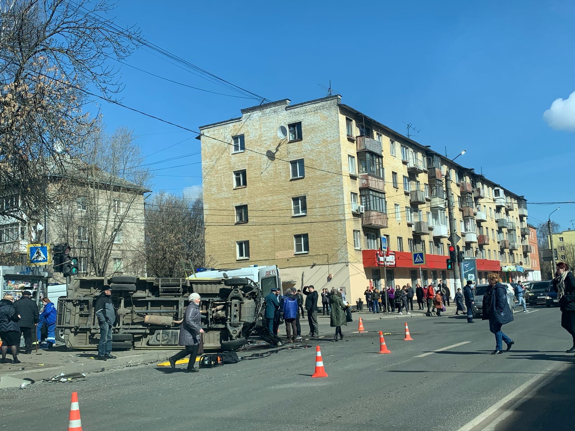В Твери произошло серьезное ДТП с участием машины "скорой помощи" В Твери произошло серьезное ДТП с участием машины "скорой помощи"