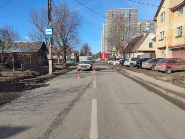 В Твери водитель сбил ребенка на пешеходном переходе В Твери водитель сбил ребенка на пешеходном переходе