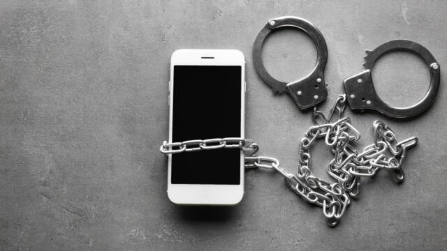 На жителя Твери днём напал грабитель