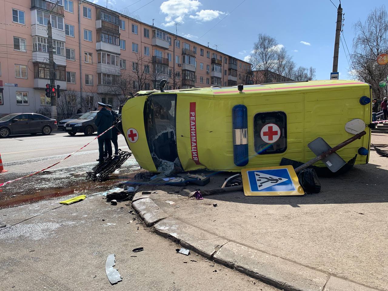 В Твери произошло серьезное ДТП с участием машины "скорой помощи" Игорь Руденя взял под личный контроль расследование обстоятельств аварии с участием машины скорой медицинской помощи