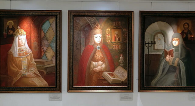 В Бежецке начала работать выставка народного художника РФ Людмилы Юга «Без памяти о прошлом нет будущего»