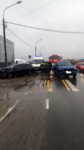 В Твери в аварии водитель получил травму головы