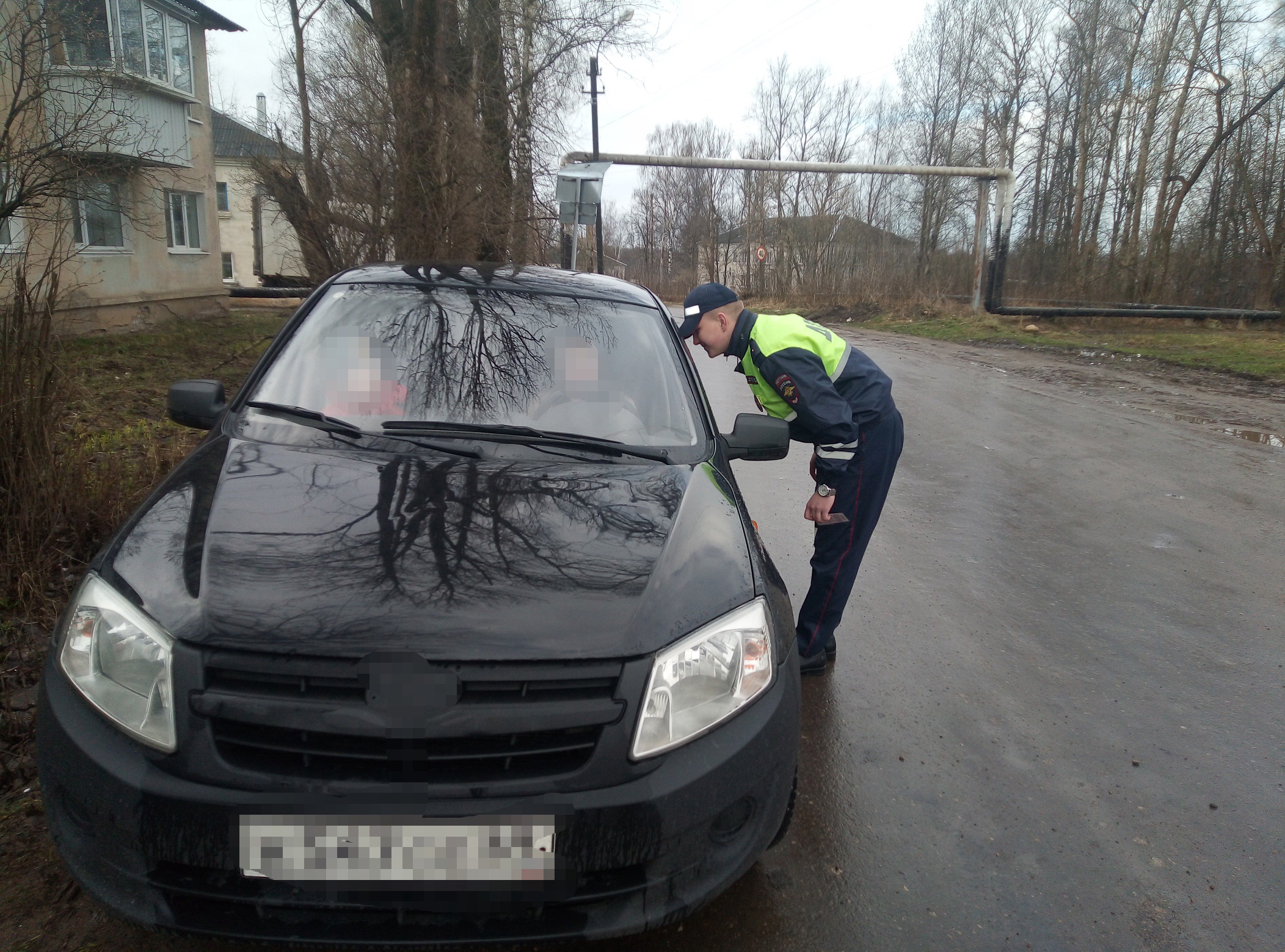 В Тверской области инспекторы проверили, как родители перевозят детей В Тверской области инспекторы проверили, как родители перевозят детей