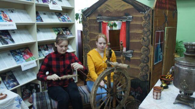 Нелидовским школьникам рассказали про предметы старины Нелидовским школьникам рассказали про предметы старины