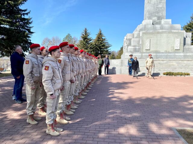 В Ржеве школьники почтили память советских граждан, погибших в годы Великой Отечественной войны