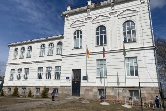 Школы в Тверской области подняли флаги