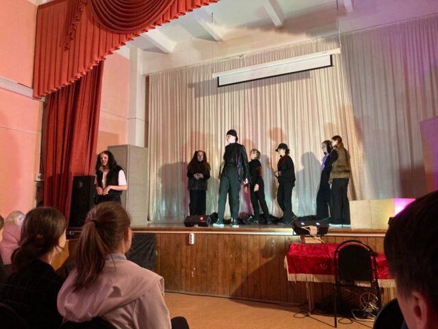 В Ржеве школьники сыграли спектакль о брошенных животных