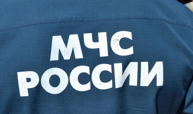 В Тверской области спасатели из-за таяния снега устраняют последствия подтопления домовладений В Тверской области спасатели из-за таяния снега устраняют последствия подтопления домовладений