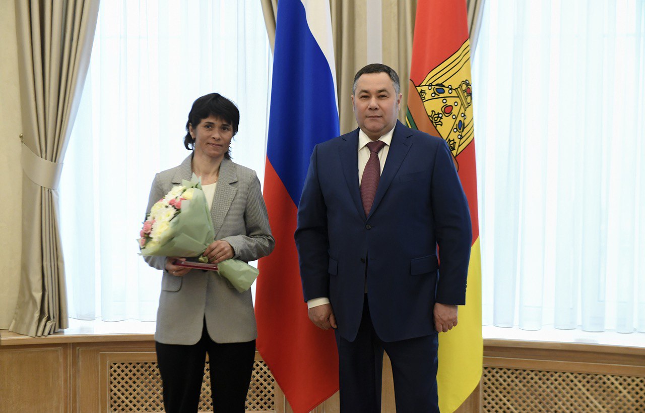 Игорь Руденя вручил Наталье Непряевой и её тренерам региональные награды