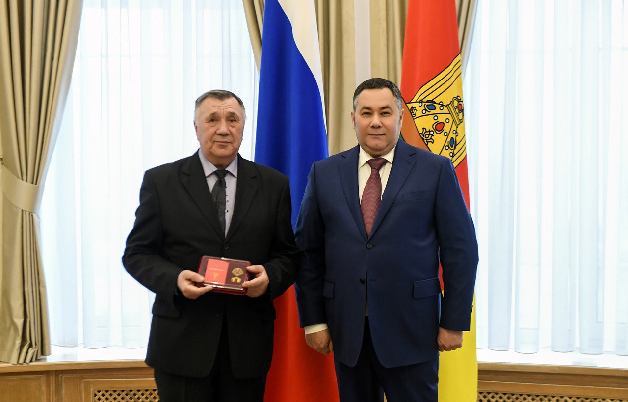 Игорь Руденя вручил Наталье Непряевой и её тренерам региональные награды