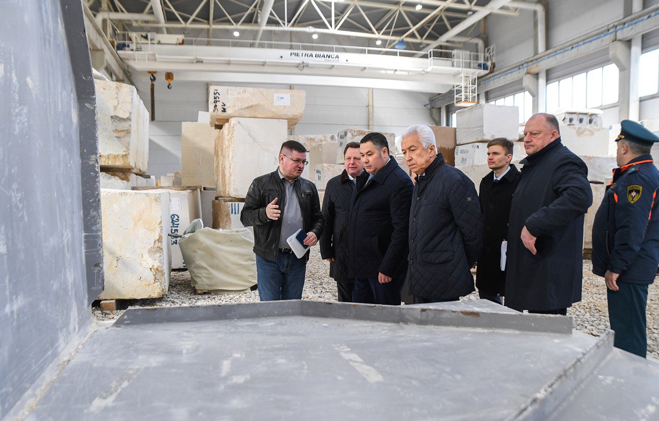 Игорь Руденя посетил камнеобрабатывающий завод в Зубцовском районе
