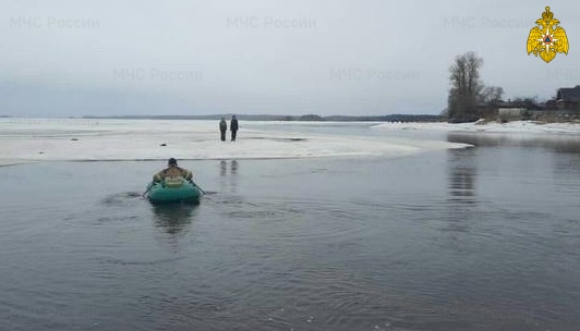 В Тверской области спасли детей, которые плавали на льдине в акватории В Тверской области спасли детей, которые плавали на льдине в акватории