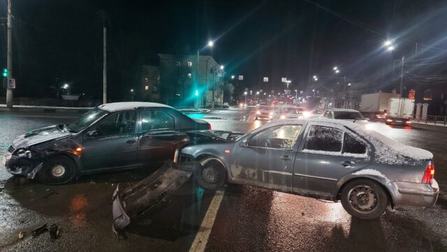 В Твери в аварии пожилой водитель сломал ребра и повредил плечо В Твери в аварии пожилой водитель сломал ребра и повредил плечо