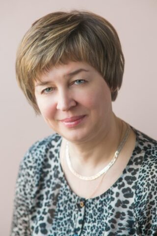 Варвара Говорова: Наш народ объединился вокруг своего лидера и поддерживает его решения Директор Тверского дворца творчества детей и молодёжи Варвара Говорова считает, что рост уровня доверия Владимиру Путину говорит о сплоченности российского общества. «Все решения, которые Президент России Владимир Владимирович Путин принимает в этой непростой ситуации, считаю справедливым и отвечающим национальным интересам россиян. Безусловно, у него сегодня большая поддержка. Негатив, который развернулся в западных странах против всего русского, не мог не задеть патриотические чувства нашего народа. Поэтому единение и сплочение российского общества вокруг своего лидера вполне закономерно», - сказала Варвара Говорова.