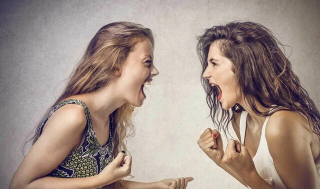 В Тверской области соседки наказаны рублем за ссору на лестничной клетке