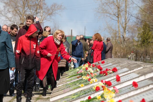 В Вышнем Волочке почтили память погибших героев В Вышнем Волочке почтили память погибших героев