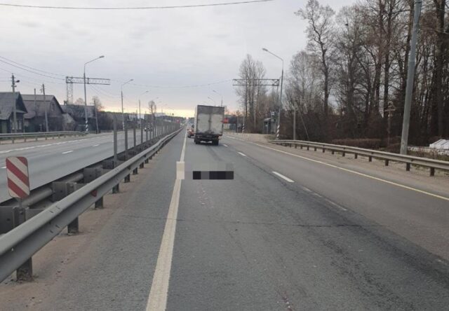 В Тверской области сбили пешехода, который шел вдоль проезжей части В Тверской области сбили пешехода, который шел вдоль проезжей части