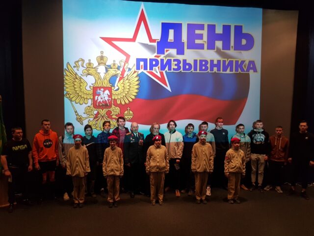 Торопецким призывникам провели экскурсию по воинской части