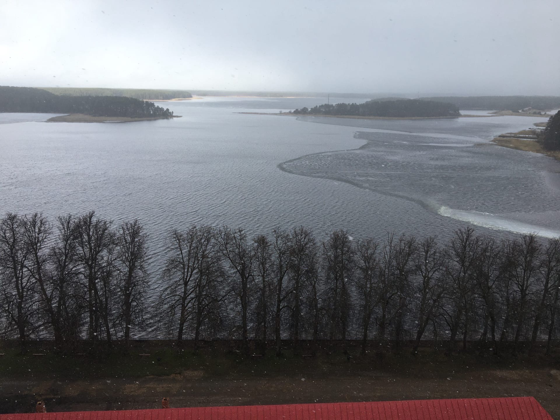 Ржевский мемориал посетил известный российский поэт-песенник Александр Шаганов