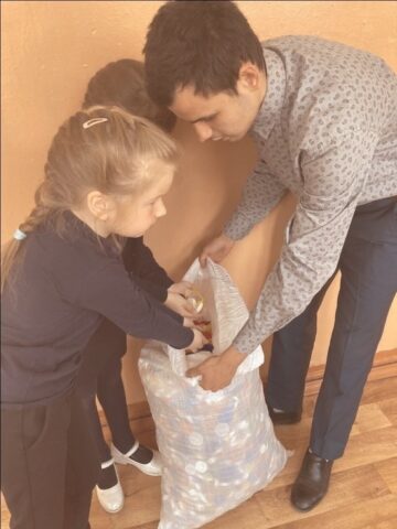 Школьники из Андреаполя помогают детям с особенностями развития Школьники из Андреаполя помогают детям с особенностями развития