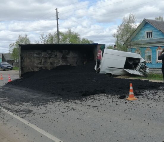 Водитель грузовика погиб в ДТП в Тверской области Водитель грузовика погиб в ДТП в Тверской области