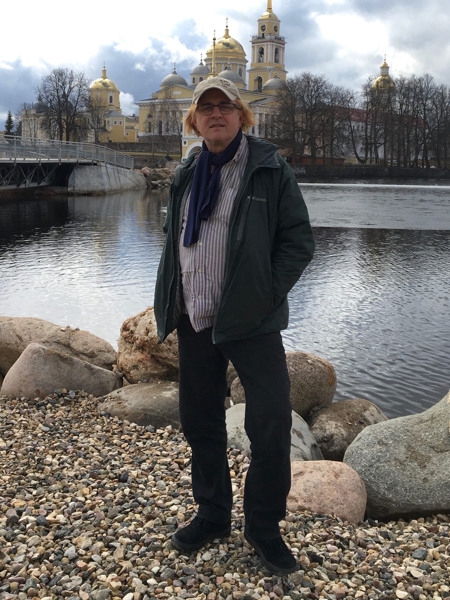 Ржевский мемориал посетил известный российский поэт-песенник Александр Шаганов