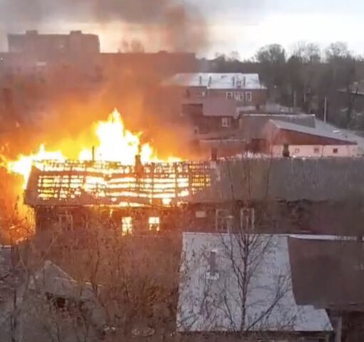 В Тверской области сгорело бесхозное здание