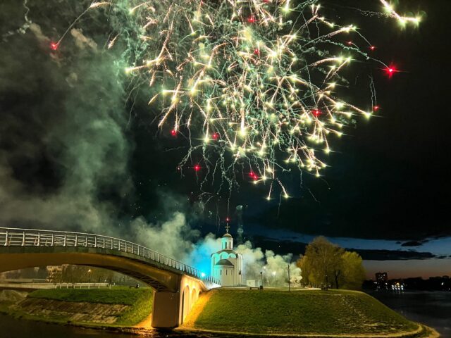 Празднование Дня Победы в Твери завершилось салютом