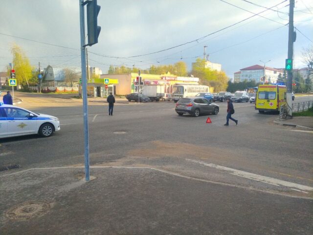 В Твери водитель БМВ сбил пенсионерку В Твери водитель БМВ сбил пенсионерку