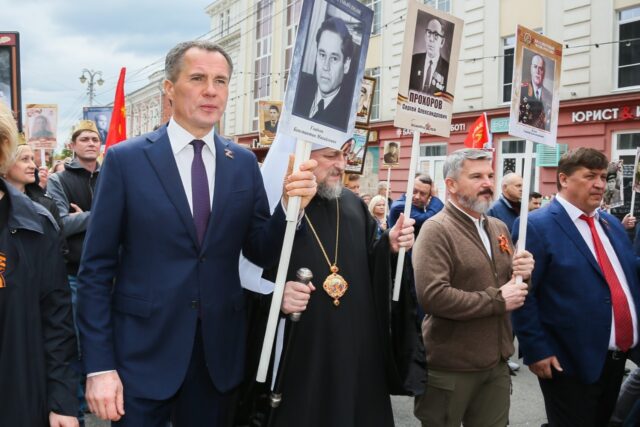 Вячеслав Гладков и Игорь Маковский 9 мая почтили память героев Великой Отечественной войны Вячеслав Гладков и Игорь Маковский 9 мая почтили память героев Великой Отечественной войны