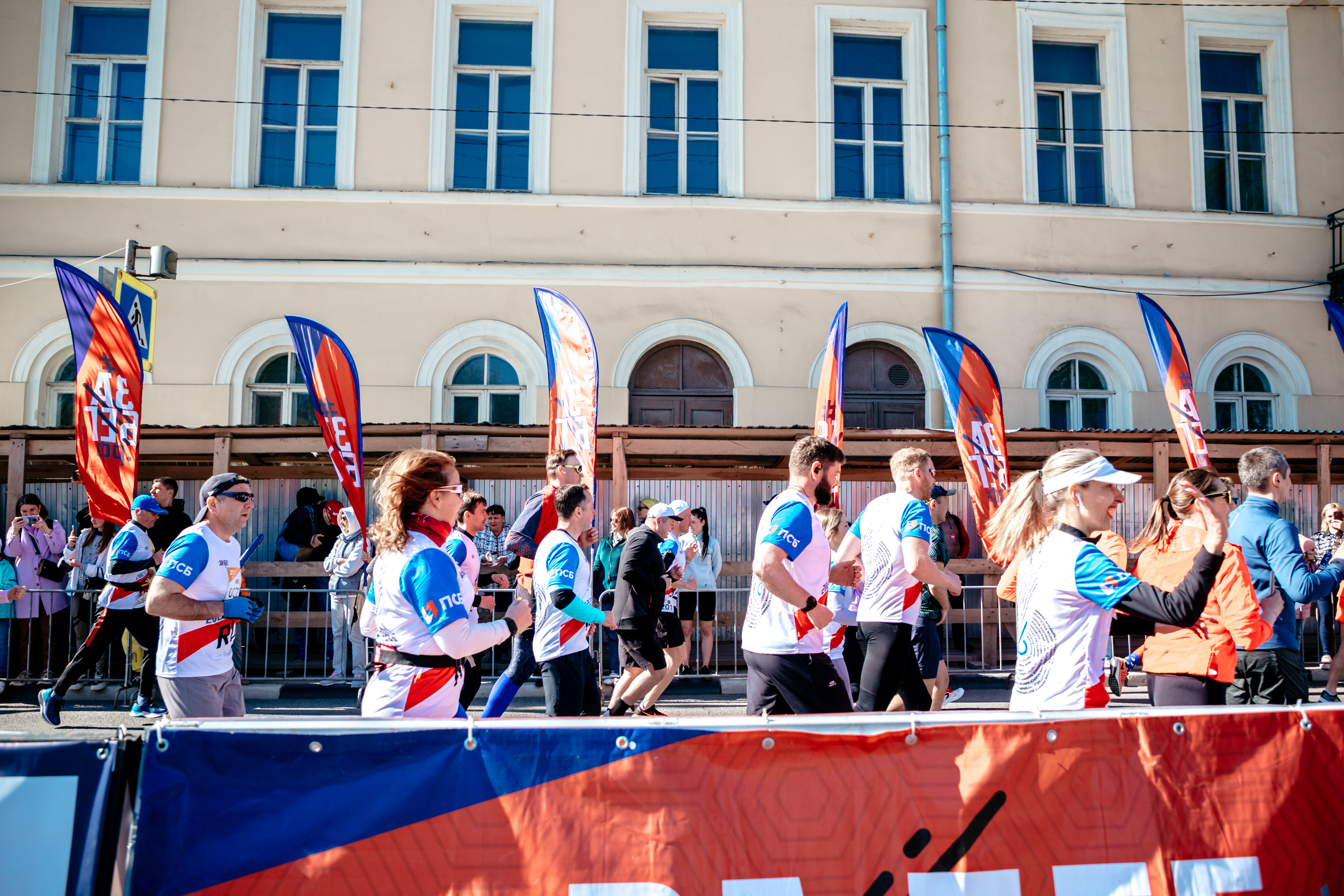 Больше 1200 спортсменов в Твери пробежали полумарафон «Забег.РФ»