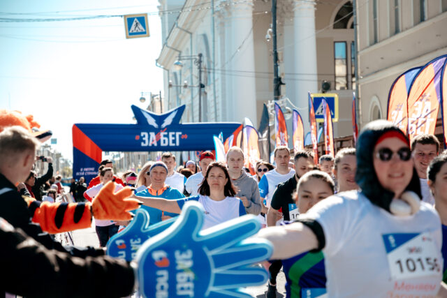 Больше 1200 спортсменов в Твери пробежали полумарафон «Забег.РФ» Больше 1200 спортсменов в Твери пробежали полумарафон «Забег.РФ»