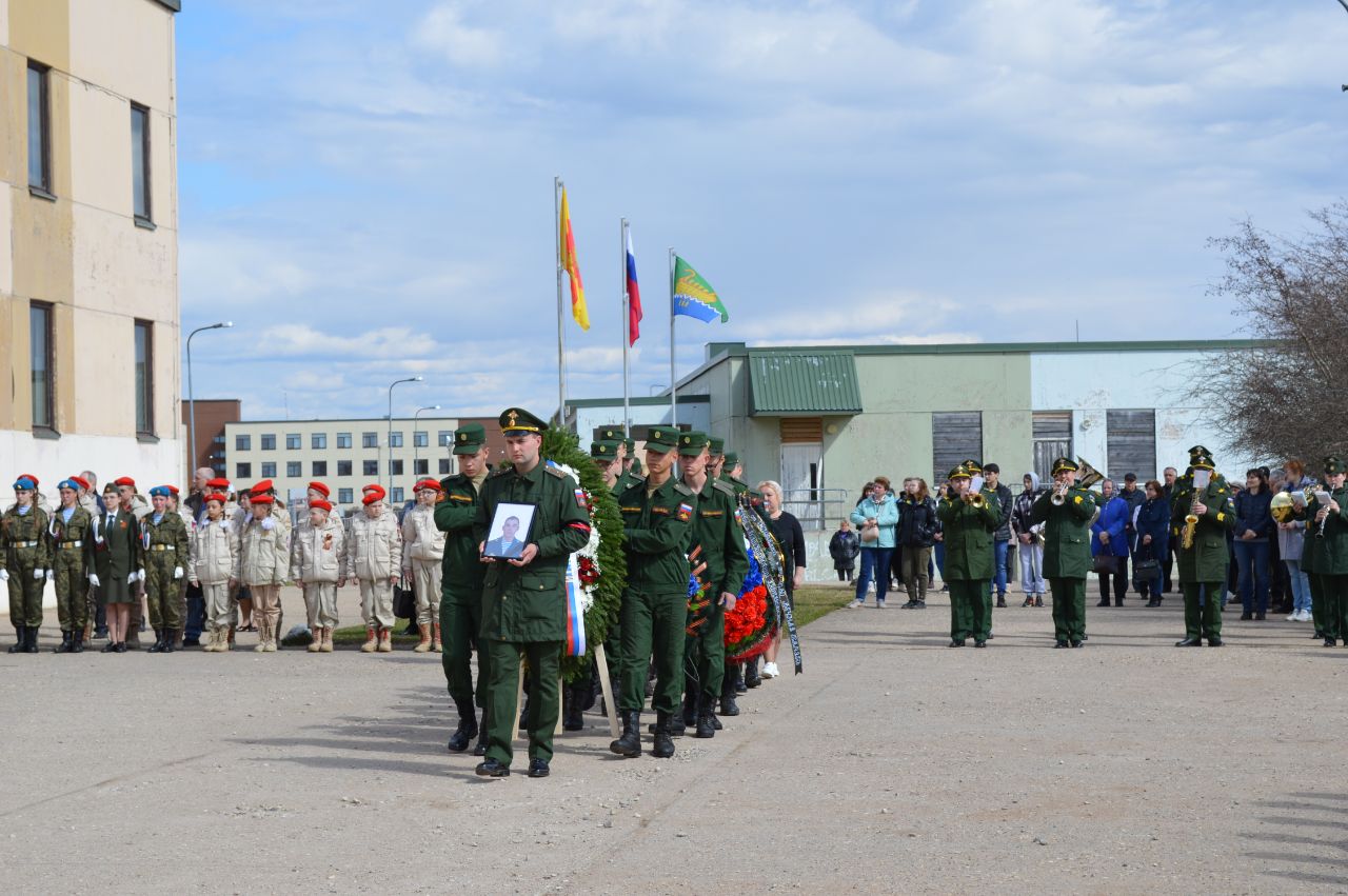 В Андреаполе простились с погибшим во время спецоперации на Украине военнослужащим В Андреаполе простились с погибшим во время спецоперации на Украине военнослужащим