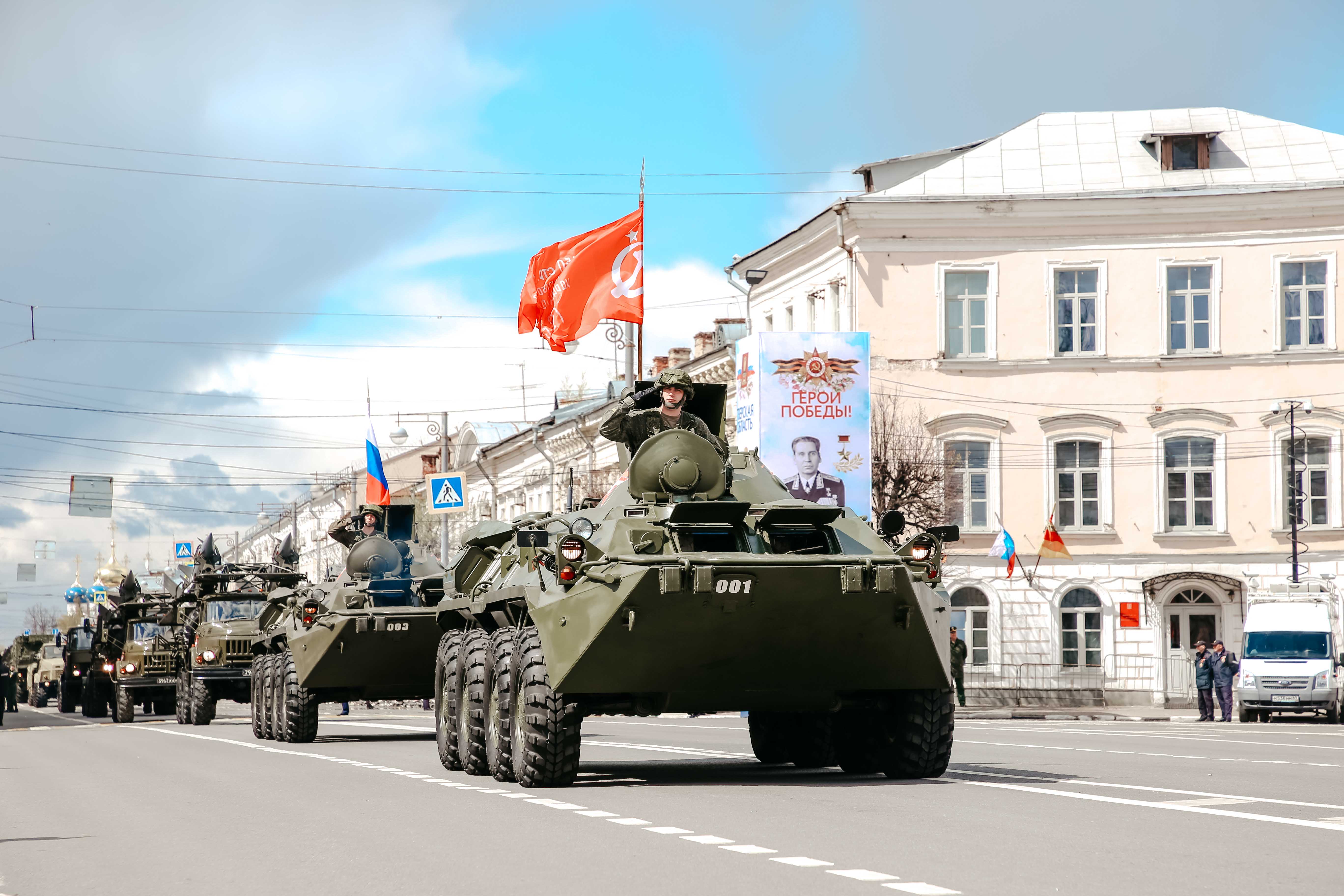 В Твери прошёл традиционный парад в честь Дня Победы В Твери прошёл традиционный парад в честь Дня Победы