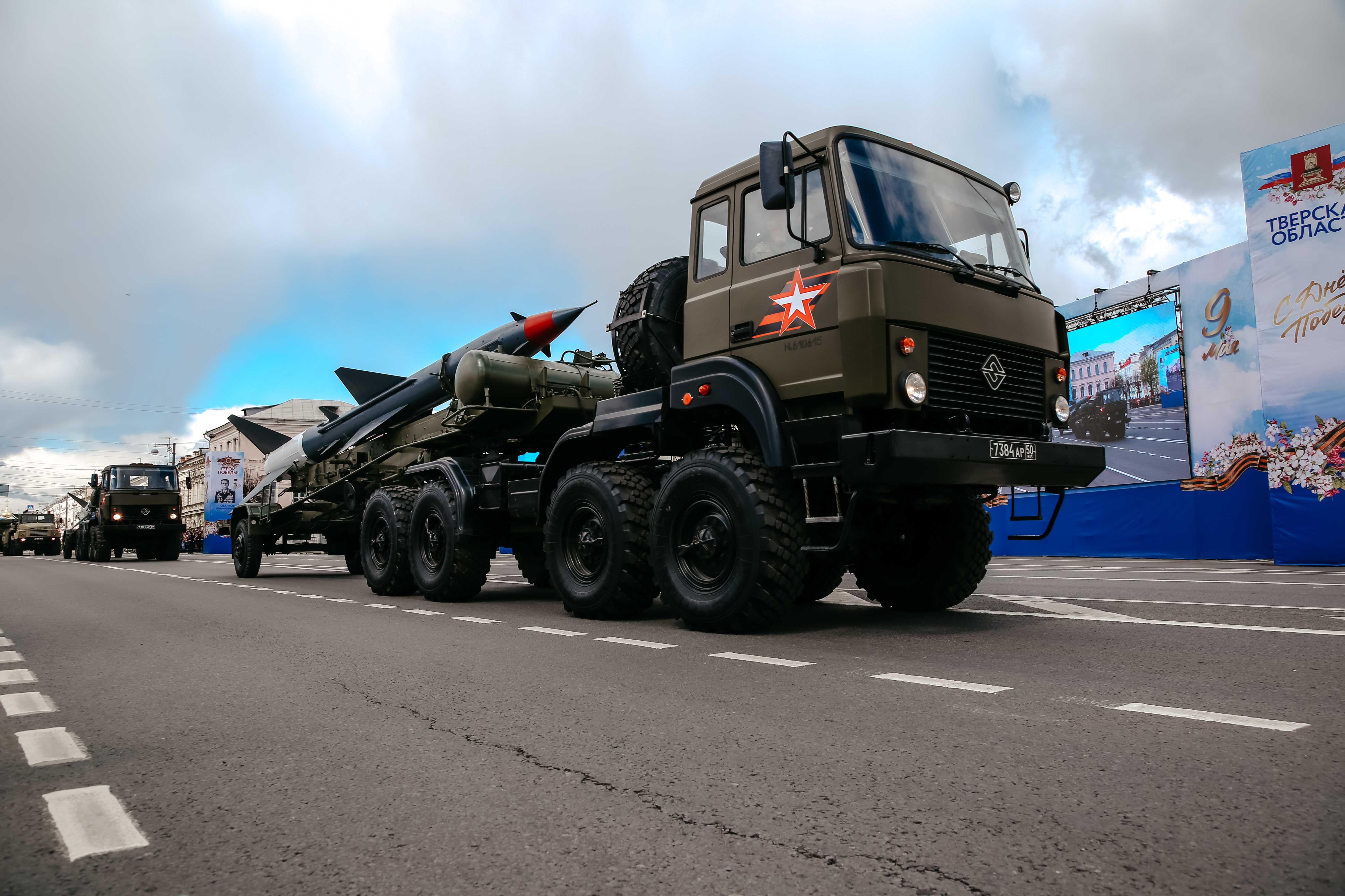 В Твери прошёл традиционный парад в честь Дня Победы