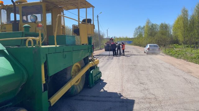 На дорогах города Бологое заделывают ямы На дорогах города Бологое заделывают ямы
