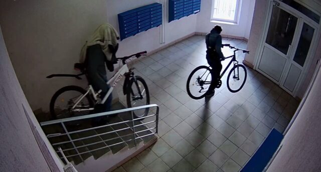 В Твери двое наркозависимых мужчин похищали велосипеды из подъездов В Твери двое наркозависимых мужчин похищали велосипеды из подъездов