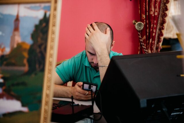 Житель Твери отдал "потенциальному работодателю" больше 6 тысяч рублей Житель Тверской области заплатил 6 тысяч, чтобы никто не увидел его интимные фотографии