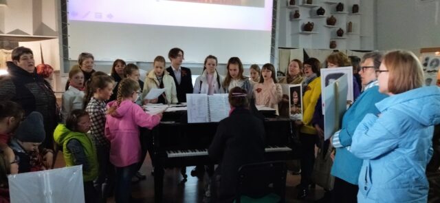 В Историко-краеведческом музее Западной Двины прошла акция "Песни Победы" В Историко-краеведческом музее Западной Двины прошла акция "Песни Победы"