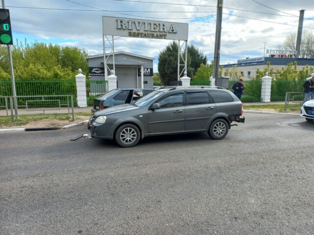 В Твери водитель спровоцировал аварию, в которой пострадала школьница В Твери водитель спровоцировал аварию, в которой пострадала школьница