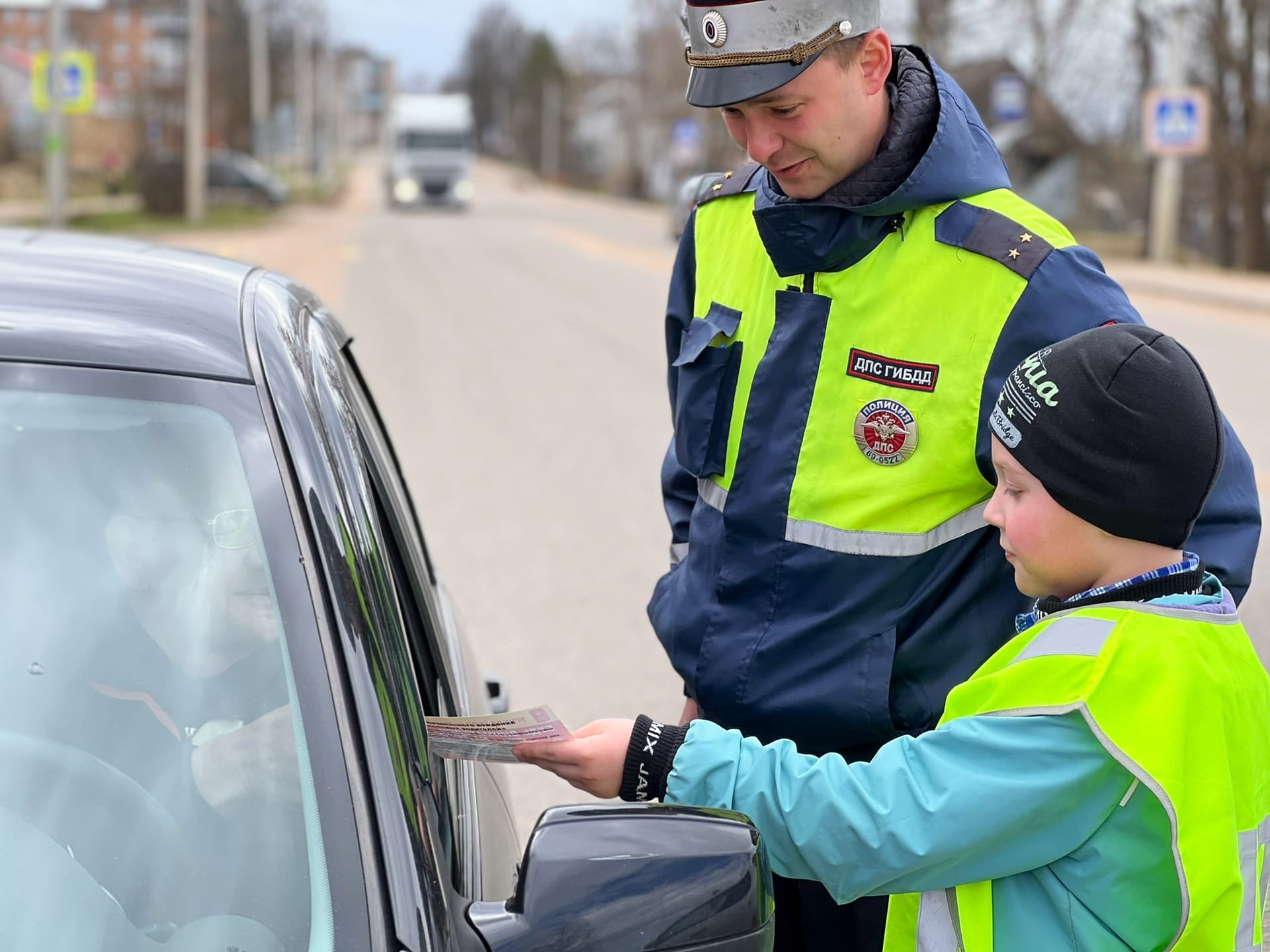 В Нелидове школьники попробовали себя в роли сотрудников ГИБДД