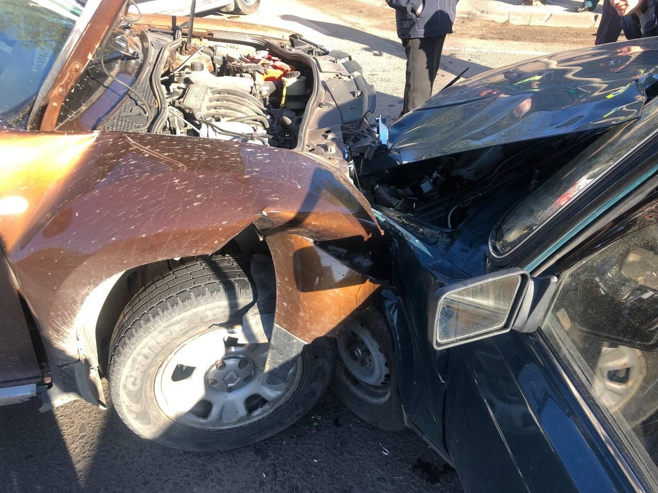 На трассе М-10 в Вышнем Волочке столкнулись два автомобиля