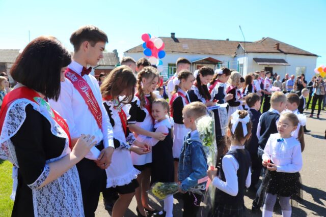 В Торопецком районе прошли последние звонки В Торопецком районе прошли последние звонки
