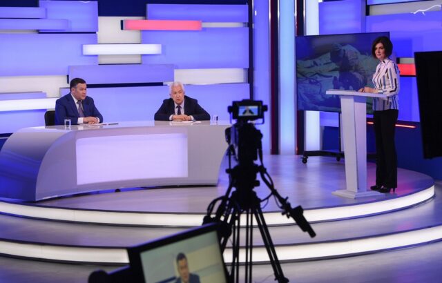 Губернатор Игорь Руденя и депутат Владимир Васильев ответили на актуальные вопросы жителей Верхневолжья в прямом эфире Губернатор Игорь Руденя и депутат Владимир Васильев ответили на актуальные вопросы жителей Верхневолжья в прямом эфире