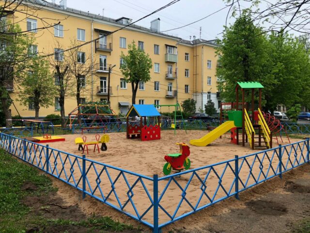 Новая детская площадка обустроена в Пролетарском районе Твери Новая детская площадка обустроена в Пролетарском районе Твери