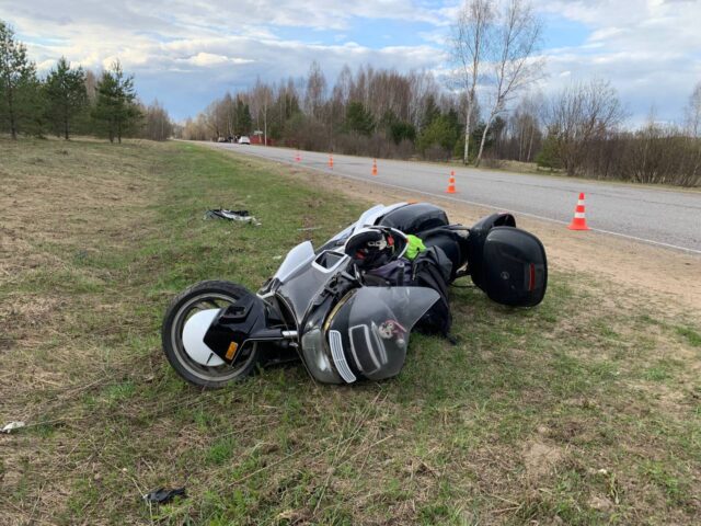 В Тверской области водитель иномарки не смогла уйти от столкновения с мотоциклом В Тверской области водитель иномарки не смогла уйти от столкновения с мотоциклом